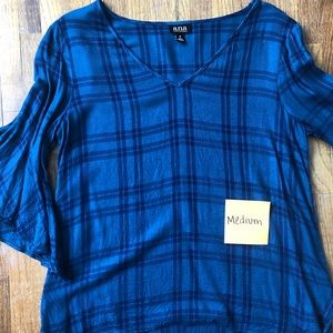 Cute blue plaid top!
